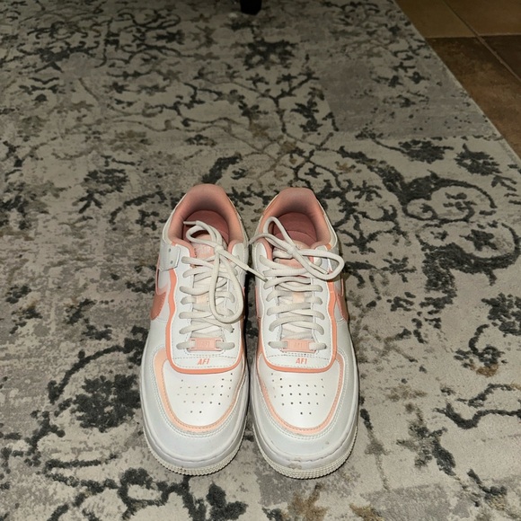 Nike shadows in pink size 8.5 women’s - Picture 2 of 3